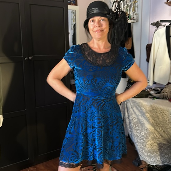 # 259. Burnout velvet, mini dress - Picture 6 of 16